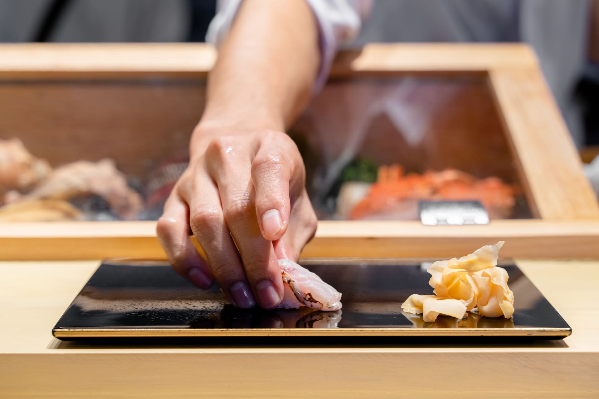 寿司を堪能 | 宮崎県宮崎市の和食なら日本料理 四季の庭